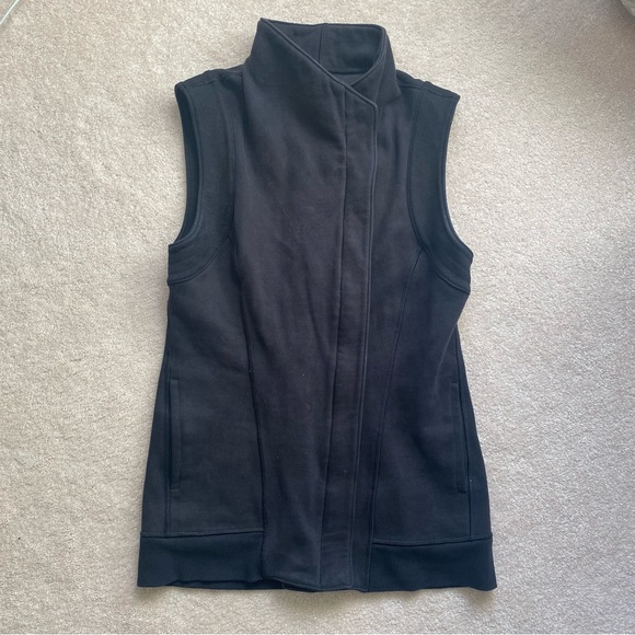 SALE💋 Lululemon Versa Vest - Picture 4 of 6